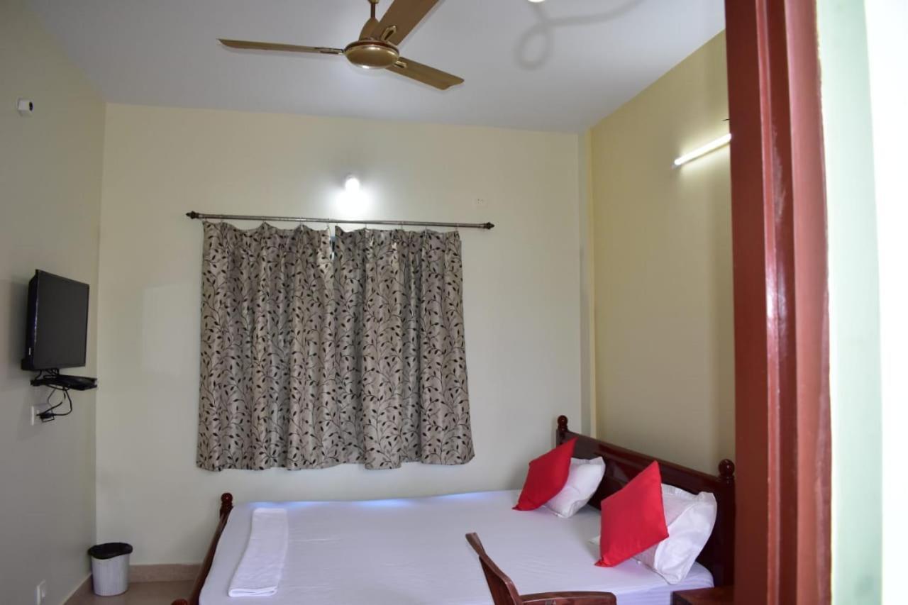 Hotel Lovely Inn ! Puri Ngoại thất bức ảnh
