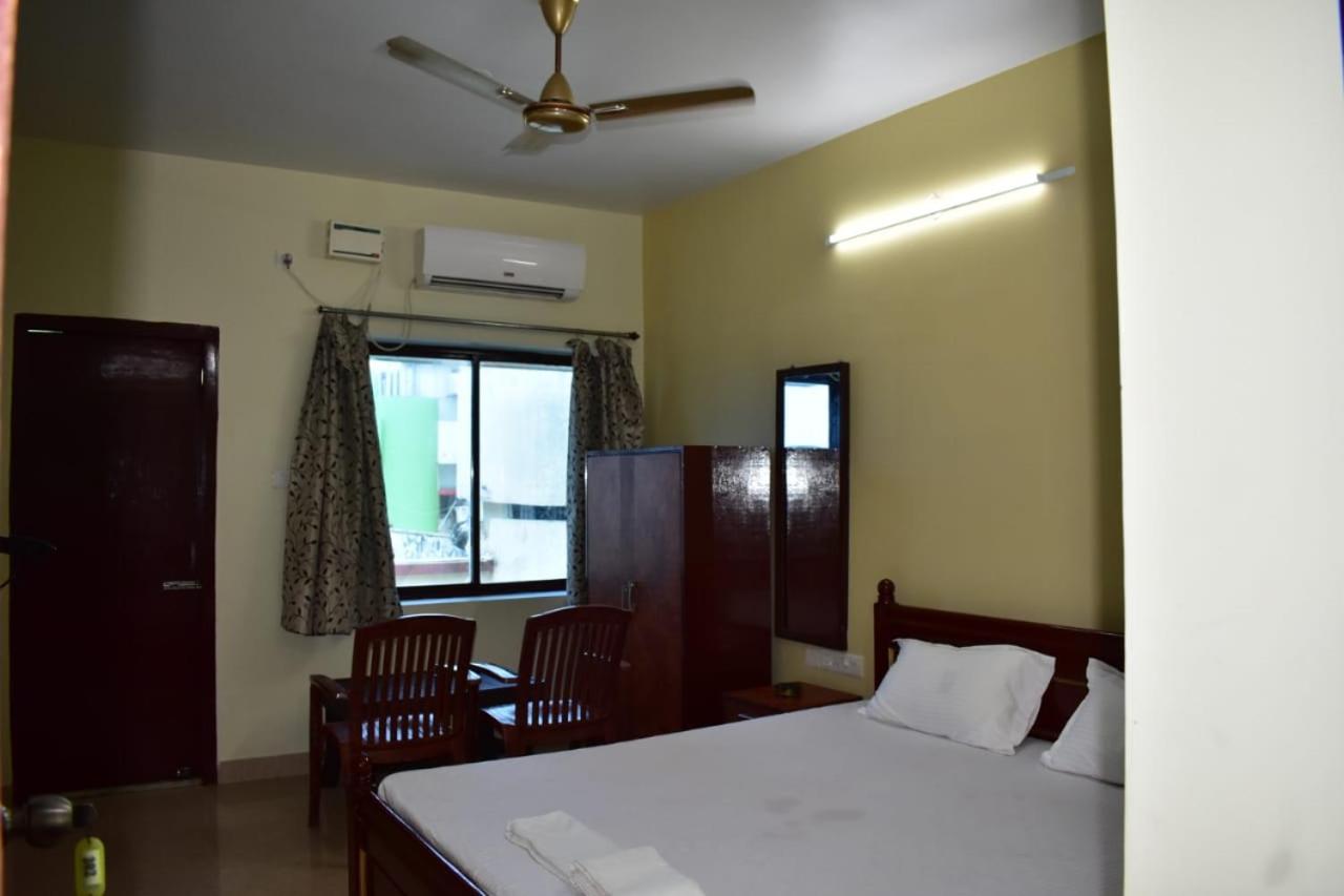 Hotel Lovely Inn ! Puri Ngoại thất bức ảnh